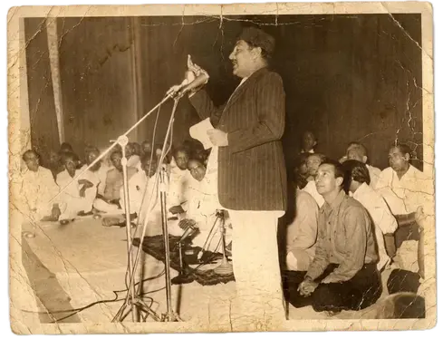 Akhtar Asifi Peshawari reciting poetry